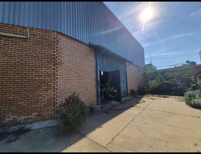 1,200M² WAREHOUSE FOR SALE IN DENVER